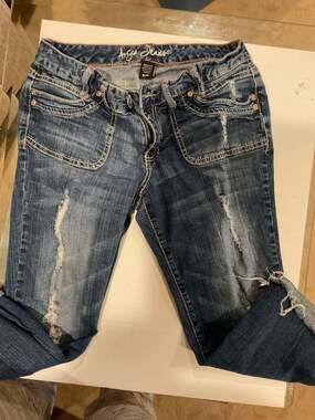 Ariya capris Women's Distressed